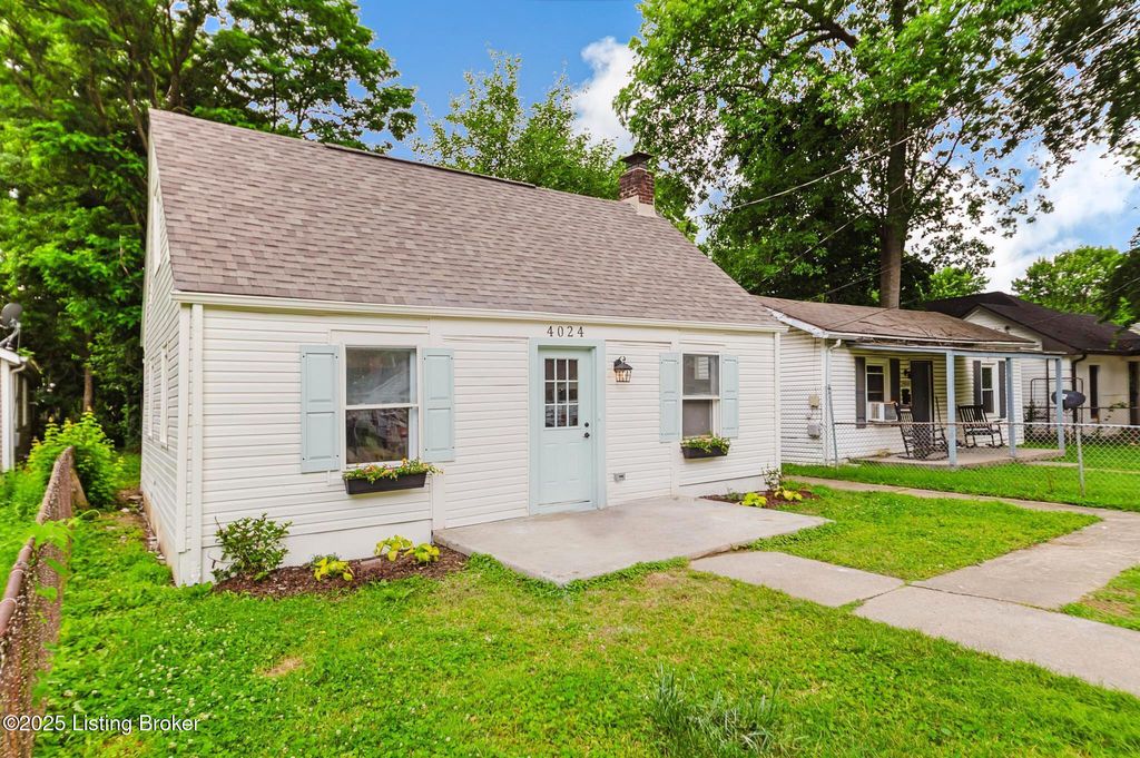 Photo of 4024 Parthenia Ave, Louisville, KY 40215 (MLS # 1705309)