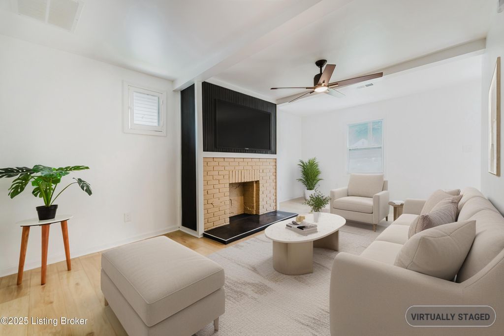 Photo of 4024 Parthenia Ave, Louisville, KY 40215 (MLS # 1705309)