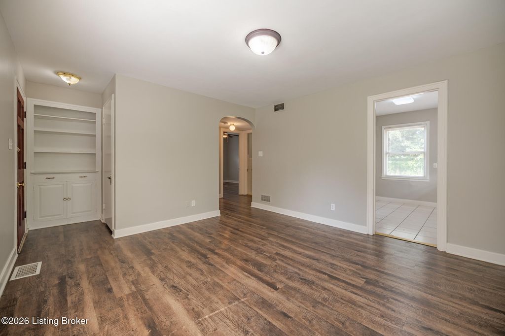 Photo of 202 Mcarthur Dr, Louisville, KY 40207 (MLS # 1723739)