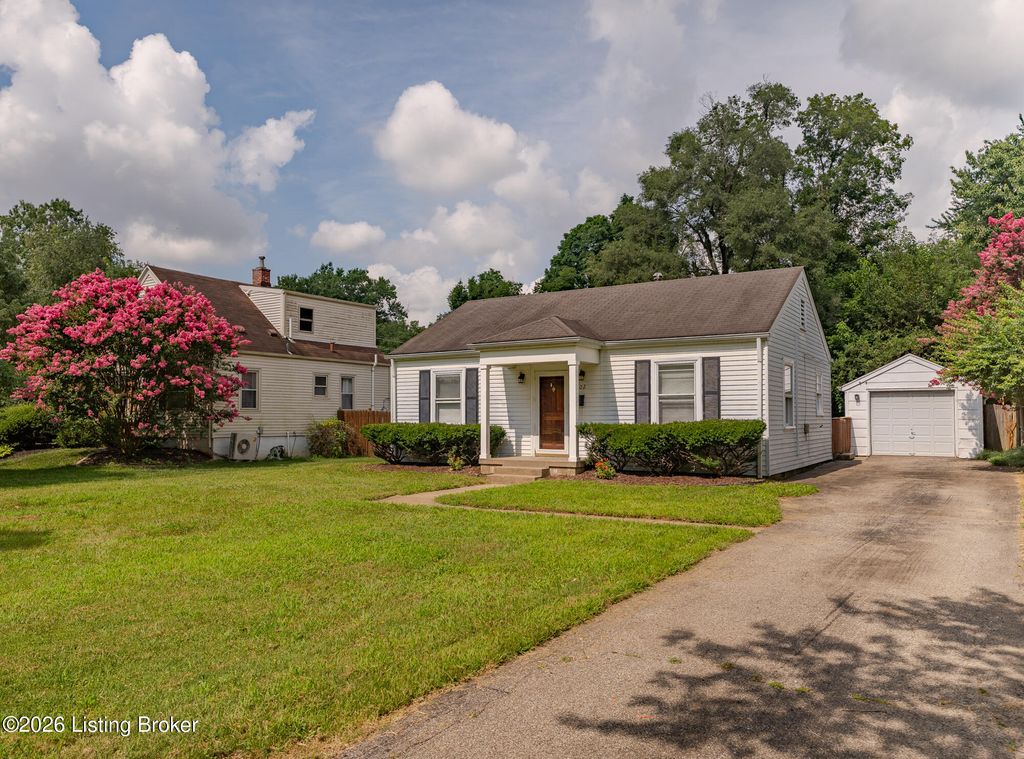 Photo of 202 Mcarthur Dr, Louisville, KY 40207 (MLS # 1723739)