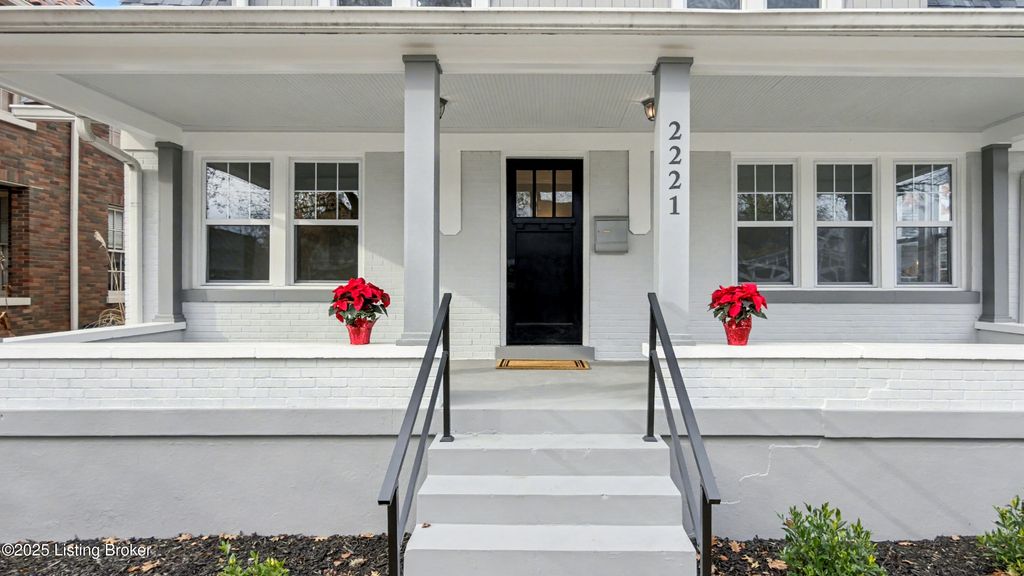 Photo of 2221 Lowell Ave, Louisville, KY 40205 (MLS # 1704339)