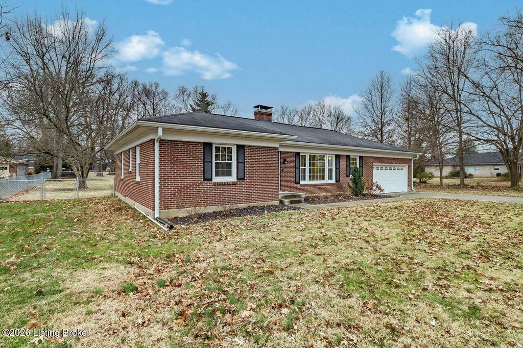 Photo of 2 Narwood Dr, Jeffersontown, KY 40299 (MLS # 1706504)