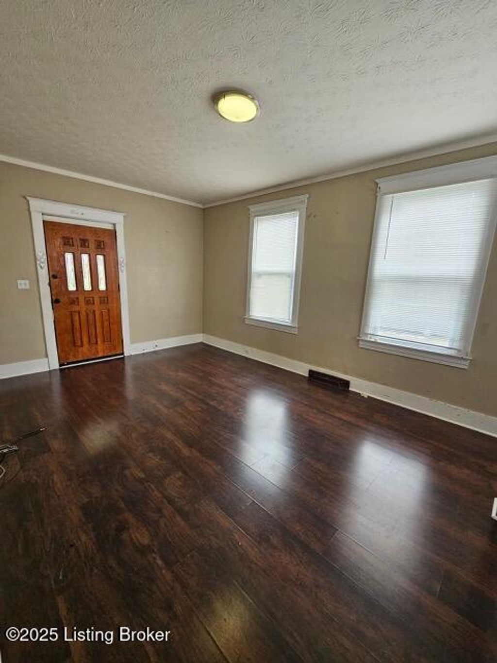 Photo of 4830 Peachtree Ave, Louisville, KY 40215 (MLS # 1705043)