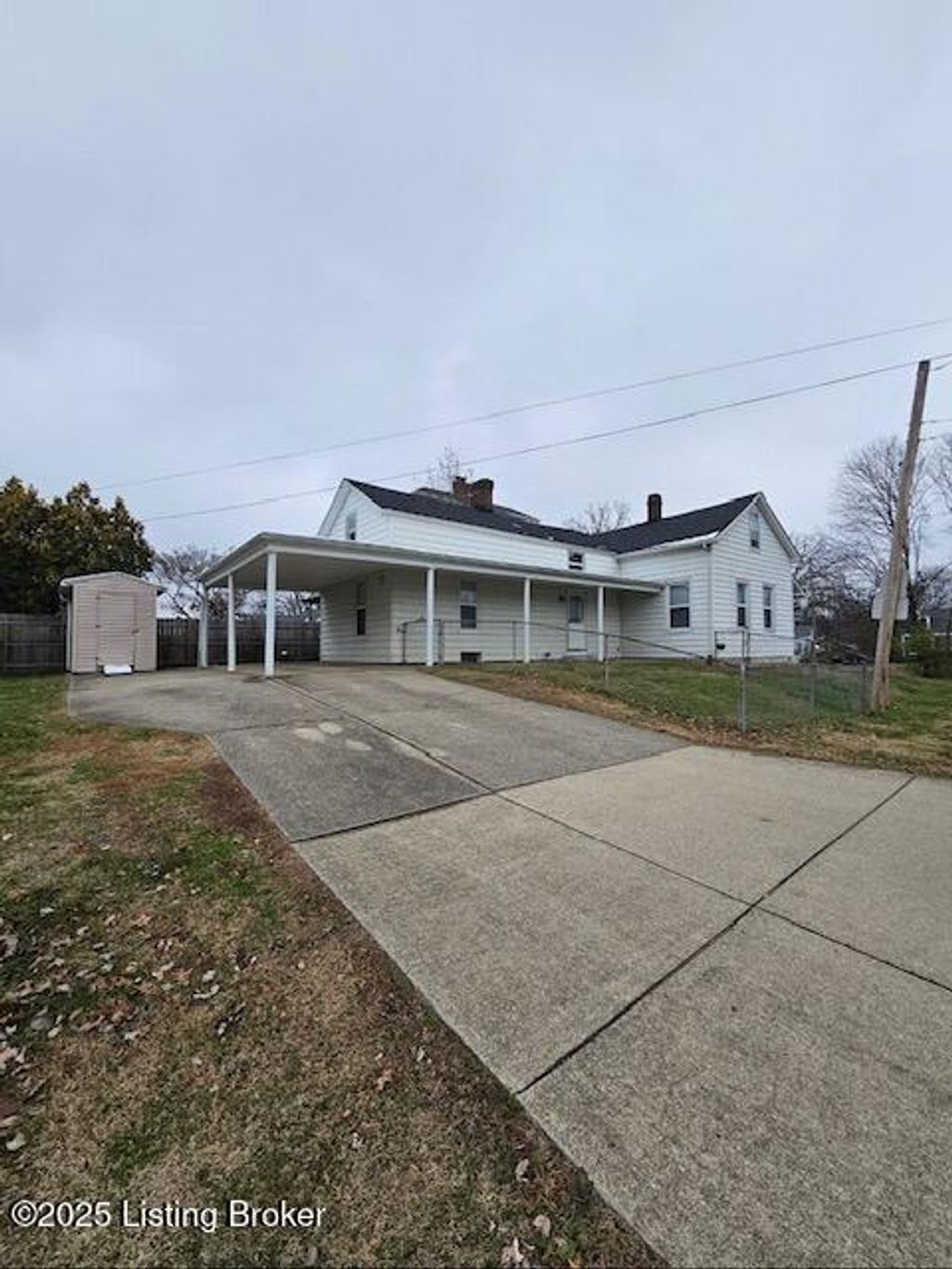 Photo of 4830 Peachtree Ave, Louisville, KY 40215 (MLS # 1705043)
