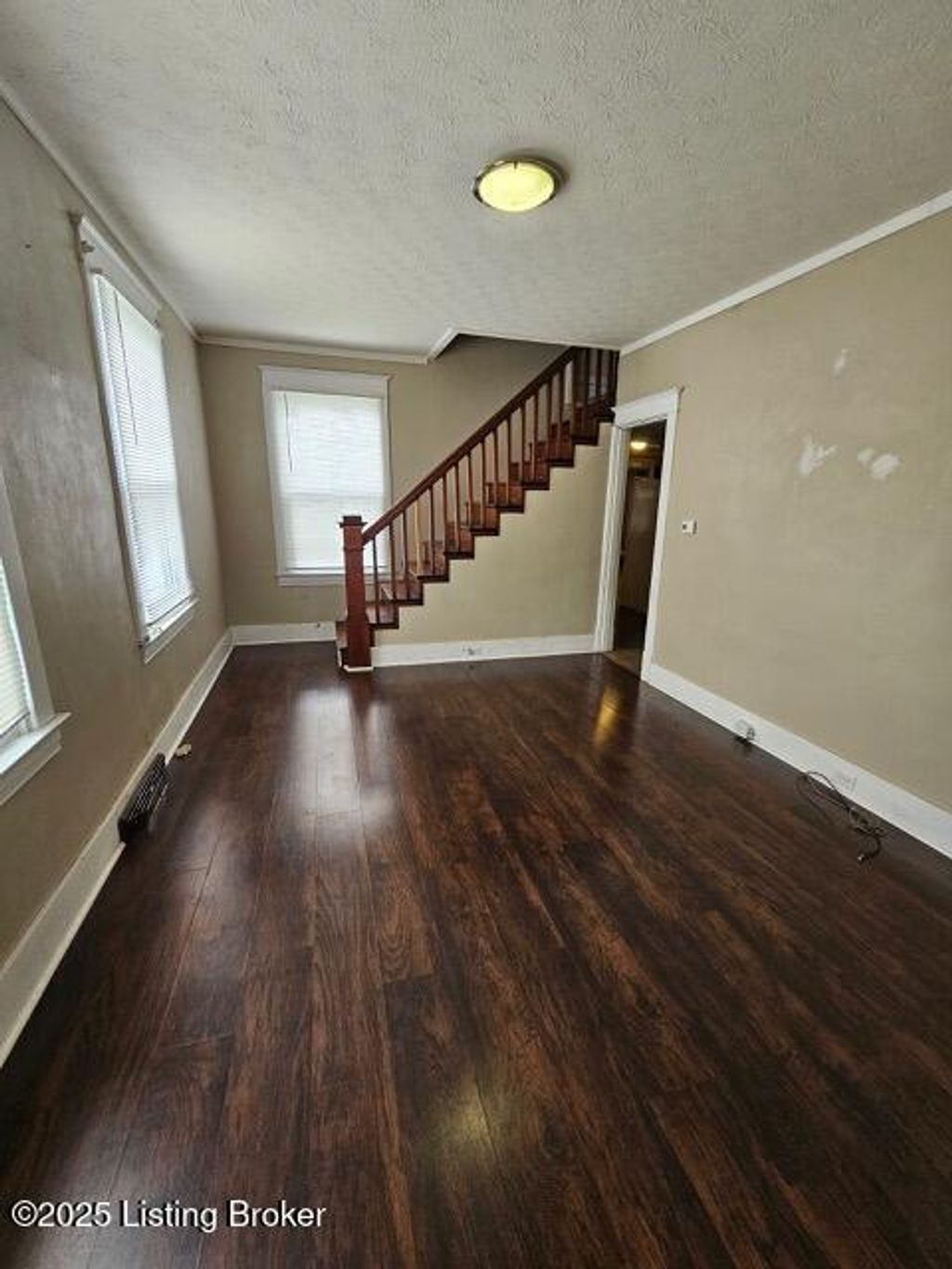 Photo of 4830 Peachtree Ave, Louisville, KY 40215 (MLS # 1705043)