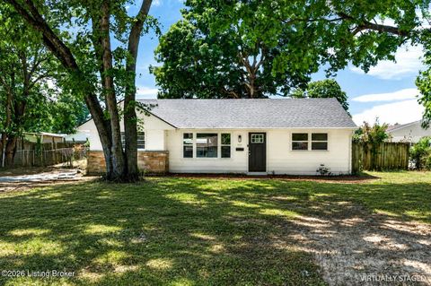 Photo of 5426 Count Fleet Dr, Louisville, KY 40272 (MLS # 1717558)
