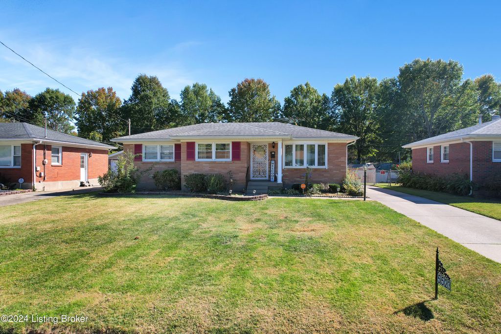 Photo of 5523 Mariemont Rd, Louisville, KY 40258 (MLS # 1710695)