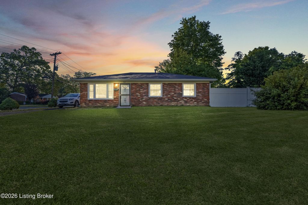 Photo of 5611 Mary Ellen Dr, Louisville, KY 40214 (MLS # 1716837)