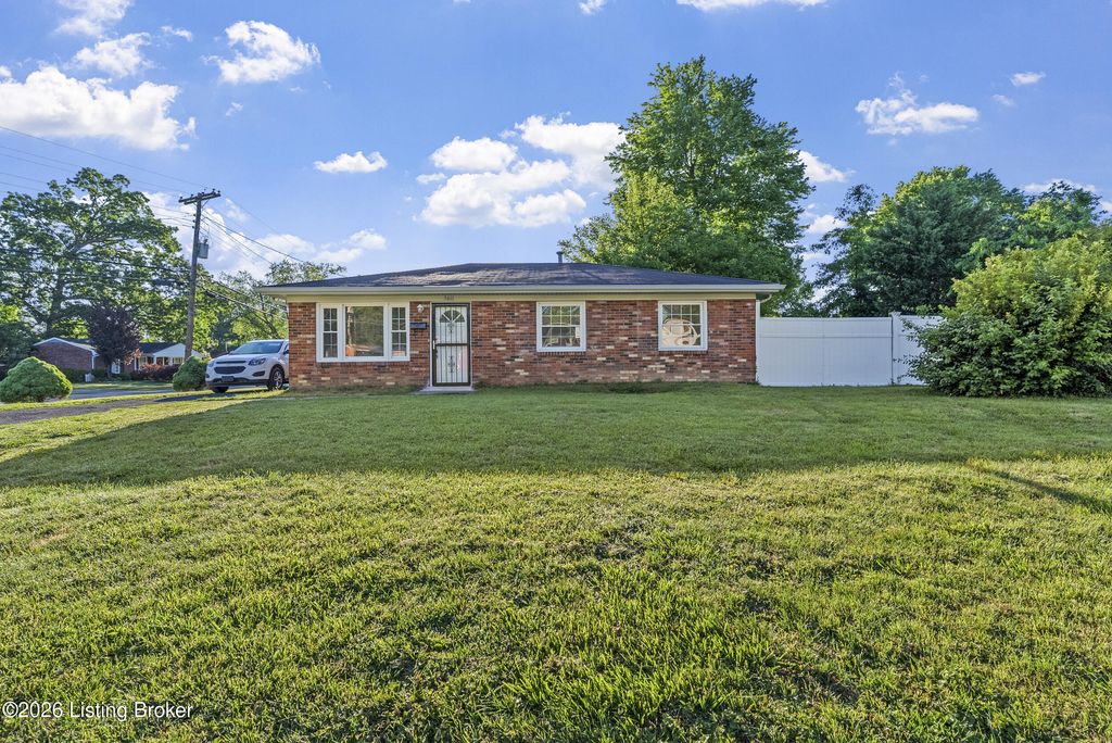 Photo of 5611 Mary Ellen Dr, Louisville, KY 40214 (MLS # 1716837)