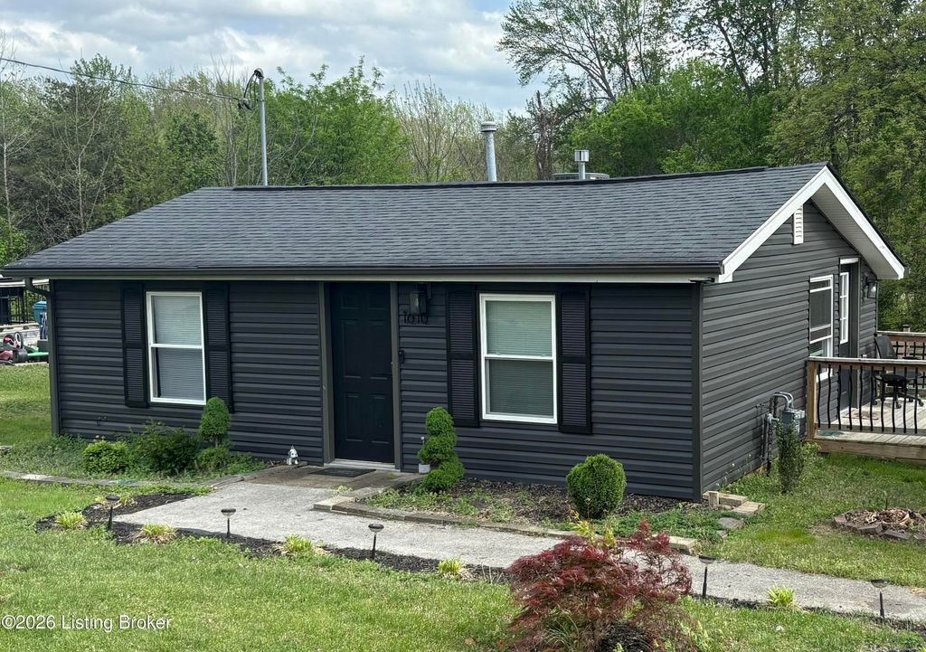 Photo of 1610 Cherry Ln, Louisville, KY 40118 (MLS # 1714275)