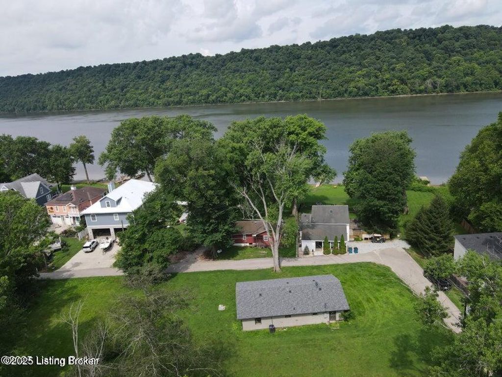 Photo of 6320 Jefferson St, Westport, KY 40077 (MLS # 1704813)