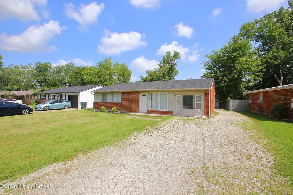 Photo of 707 Sinclair St, Fairdale, KY 40118 (MLS # 1722133)