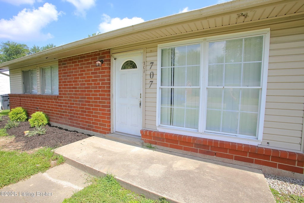 Photo of 707 Sinclair St, Fairdale, KY 40118 (MLS # 1722133)
