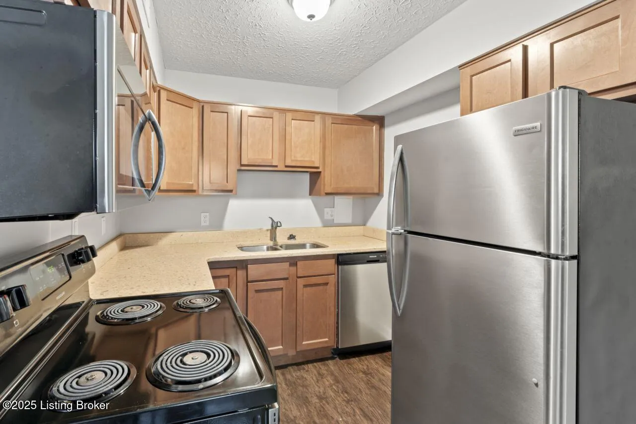 Louisville, Kentucky 40214, United States, 2 Bedrooms Bedrooms, ,1 BathroomBathrooms,Residential,Active,82628