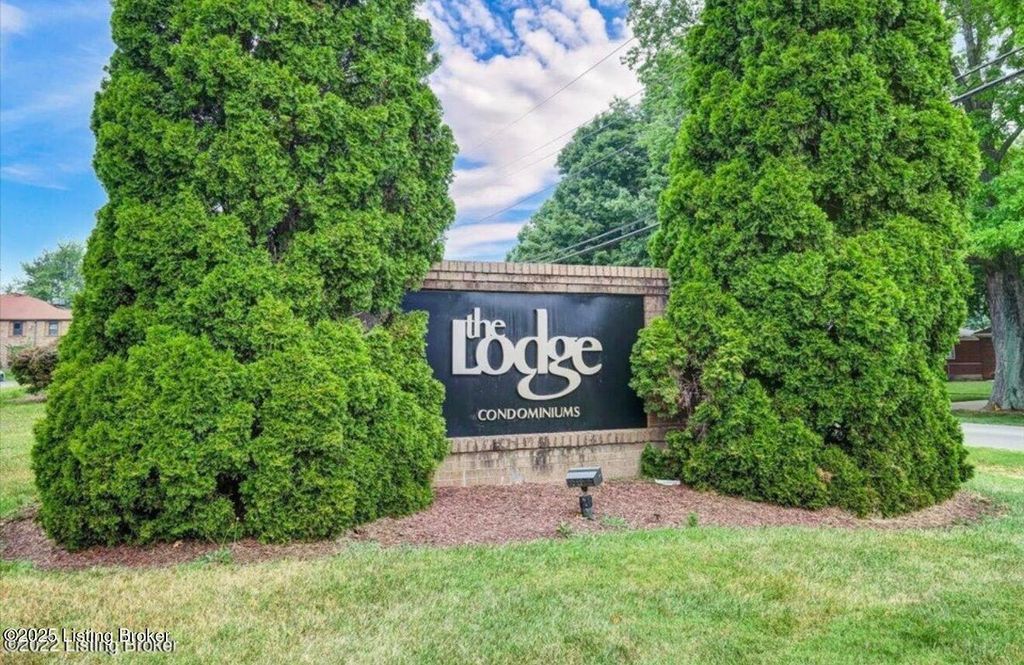 Photo of 3502 Lodge Ln #APT 336, Louisville, KY 40218 (MLS # 1705848)