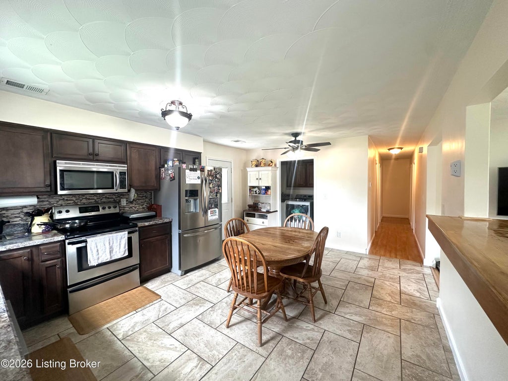 Photo of 110 Pineview Dr, Bardstown, KY 40004 (MLS # 1724016)