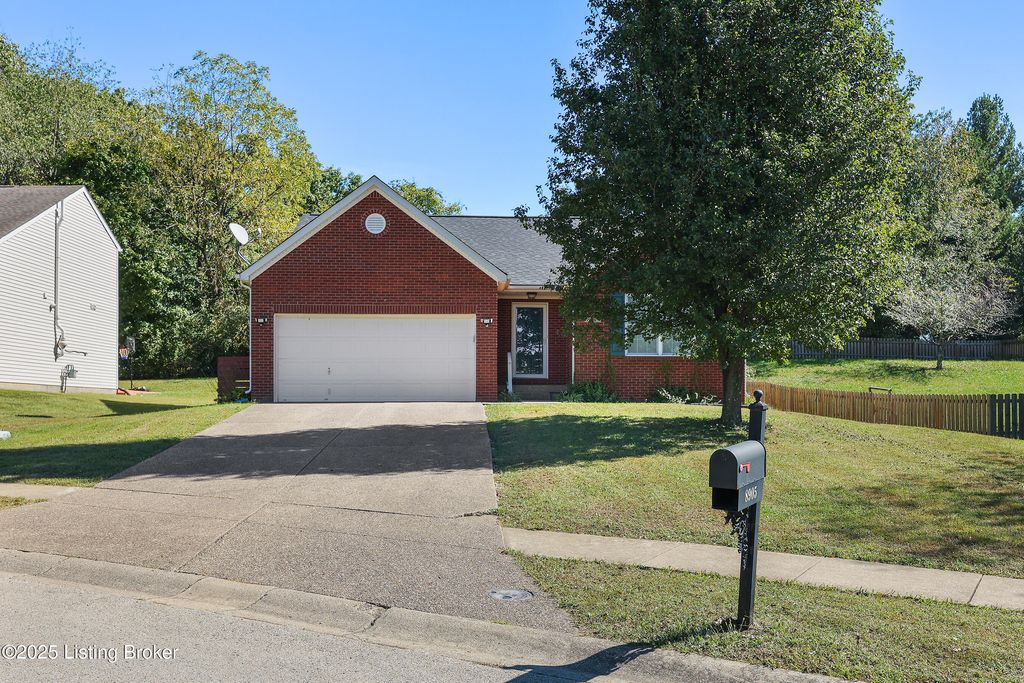 Photo of 8905 Amaranth Dr, Louisville, KY 40228 (MLS # 1700609)