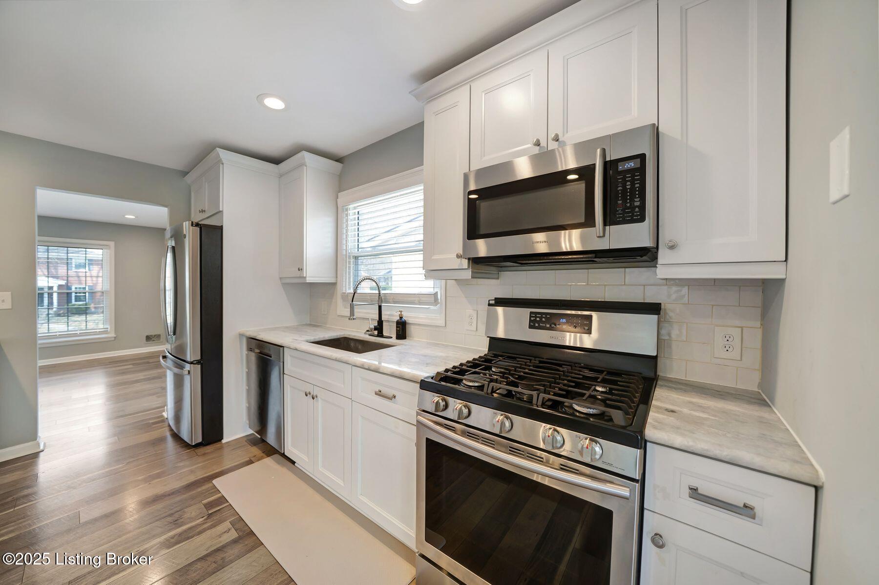 3128 Sunny Ln, Louisville, Kentucky image 15