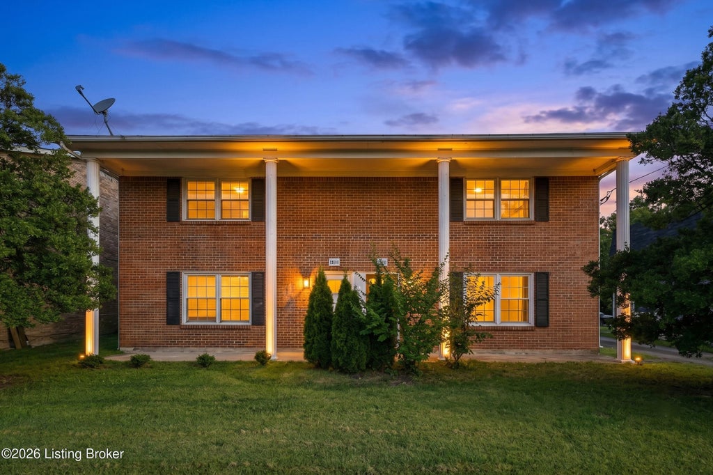 Photo of 8319 Damascus Cir, Louisville, KY 40228 (MLS # 1724928)