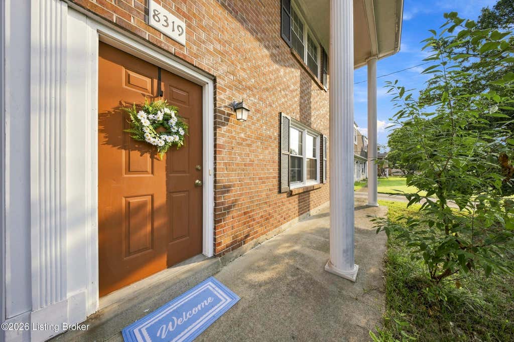 Photo of 8319 Damascus Cir, Louisville, KY 40228 (MLS # 1724928)