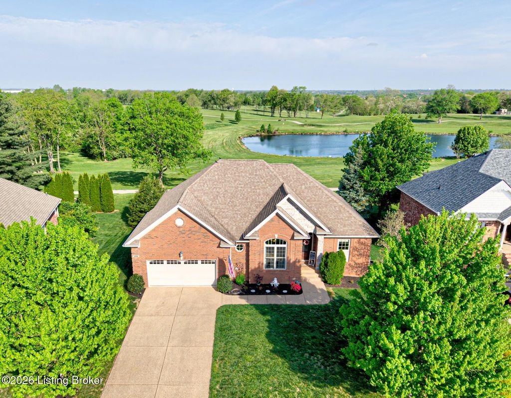 Photo of 688 Ashbourne Dr, Shelbyville, KY 40065 (MLS # 1714716)