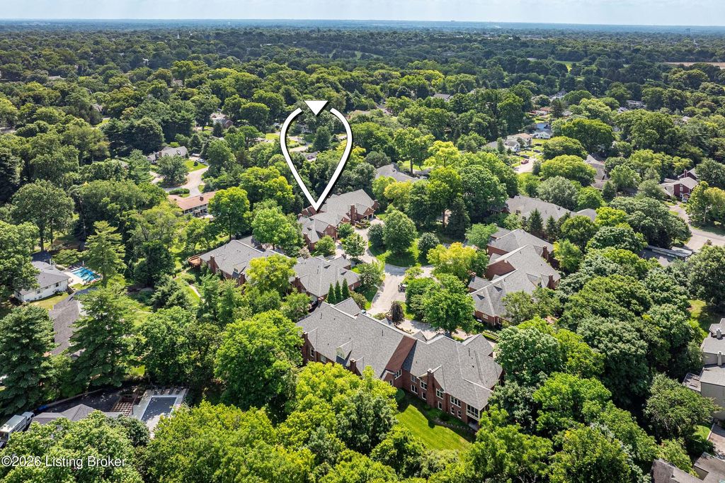 Photo of 407 Wynfield Close Ct, Louisville, KY 40206 (MLS # 1722935)