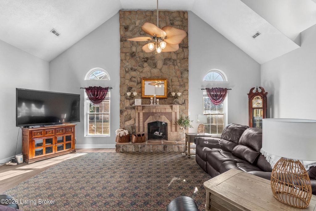 Photo of 1123 Girard Dr, Louisville, KY 40222 (MLS # 1707217)