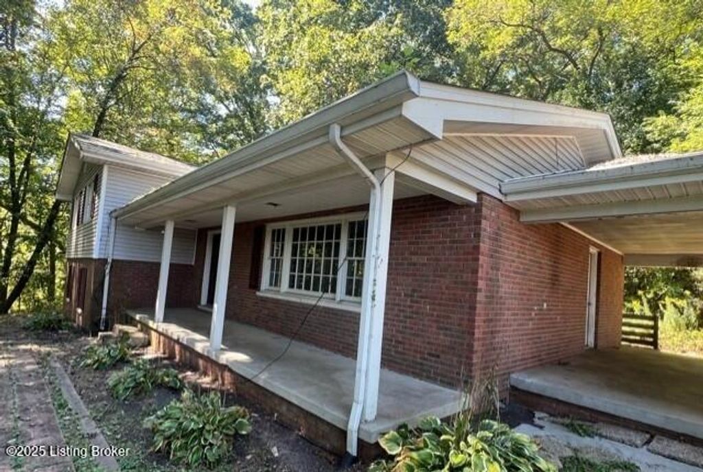 Photo of 214 W Woodland Acres, Corbin, KY 40701 (MLS # 1700585)
