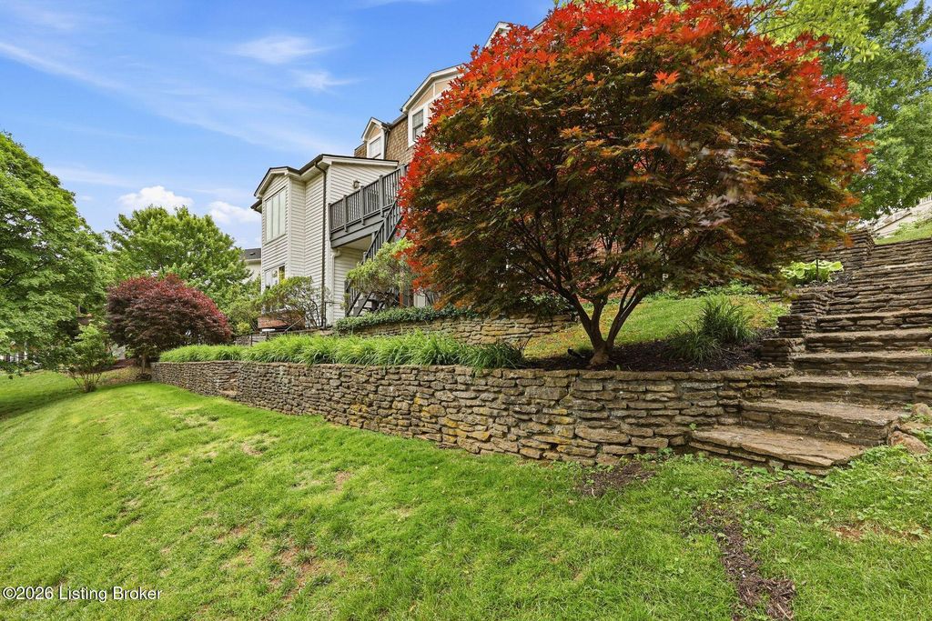 Photo of 710 Daneshall Dr, Louisville, KY 40206 (MLS # 1717364)