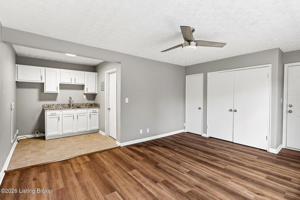 Photo of 1219 S 6th St #B1, Louisville, KY 40203 (MLS # 1713397)