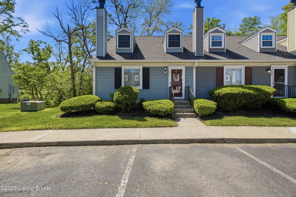 Photo of 10767 Colonial Woods Ct, Louisville, KY 40223 (MLS # 1715281)