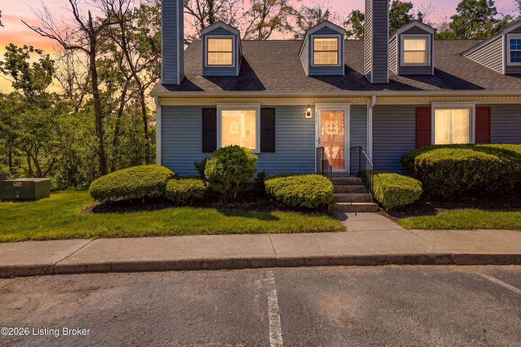 Photo of 10767 Colonial Woods Ct, Louisville, KY 40223 (MLS # 1715281)