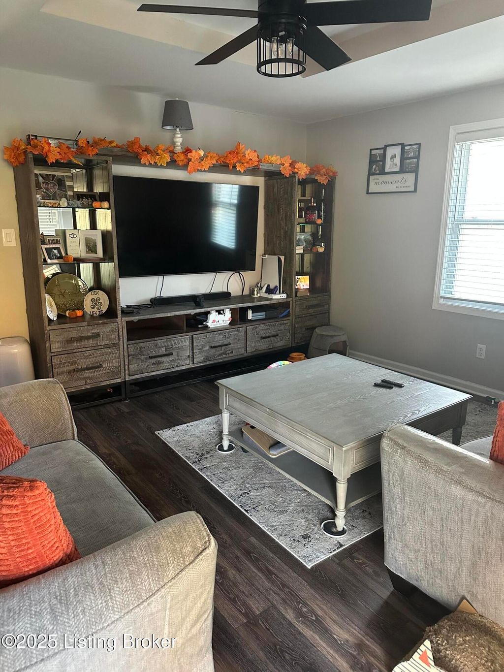 Photo of 6810 Greenwood Rd, Louisville, KY 40258 (MLS # 1708578)