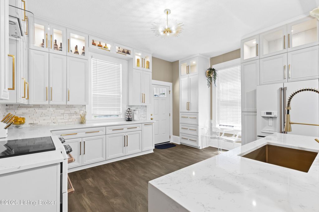 Photo of 4803 S 6th St, Louisville, KY 40214 (MLS # 1714913)