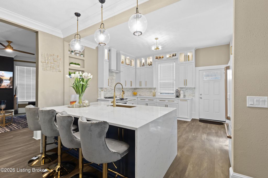 Photo of 4803 S 6th St, Louisville, KY 40214 (MLS # 1714913)
