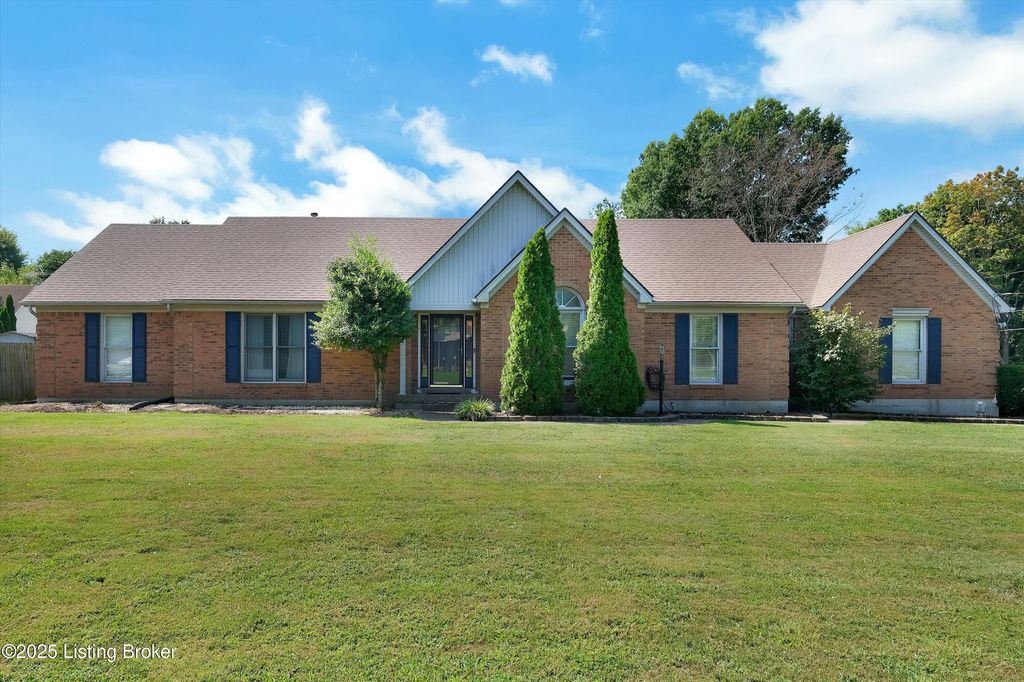 Photo of 4807 Sussex Dr, Shepherdsville, KY 40165 (MLS # 1701365)