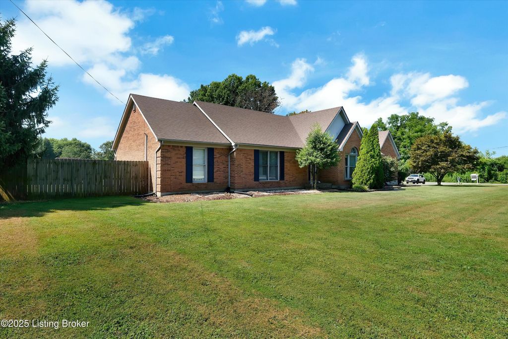 Photo of 4807 Sussex Dr, Shepherdsville, KY 40165 (MLS # 1701365)