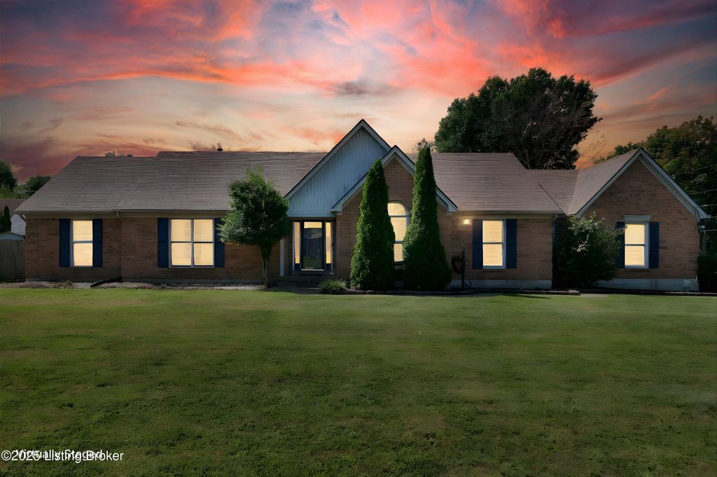 Photo of 4807 Sussex Dr, Shepherdsville, KY 40165 (MLS # 1701365)