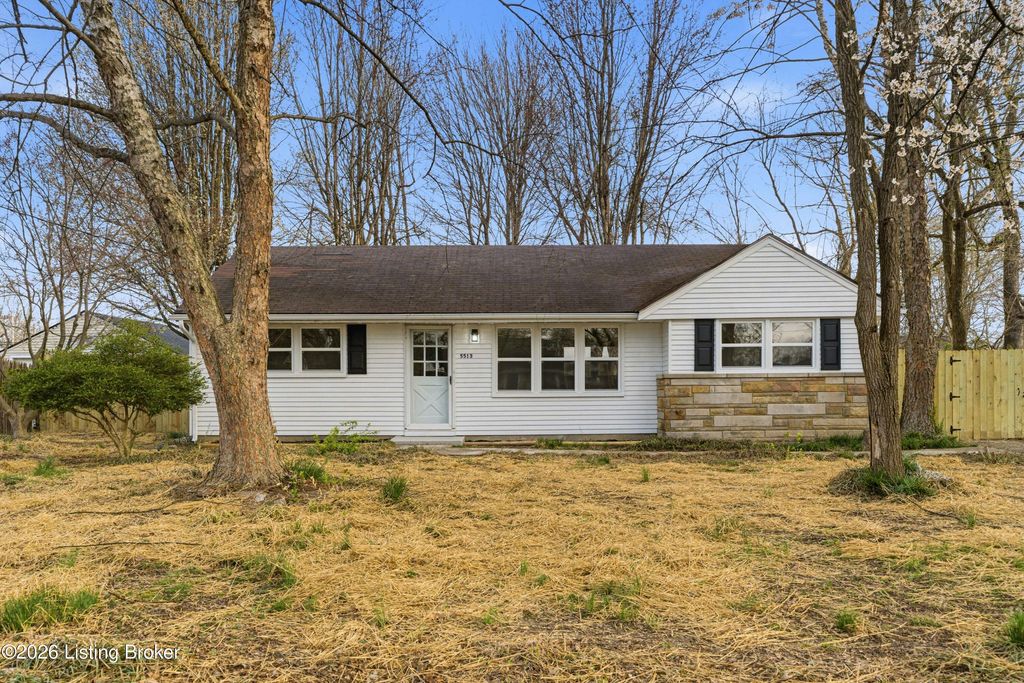 Photo of 5513 Brokers Tip Ln, Louisville, KY 40272 (MLS # 1712470)