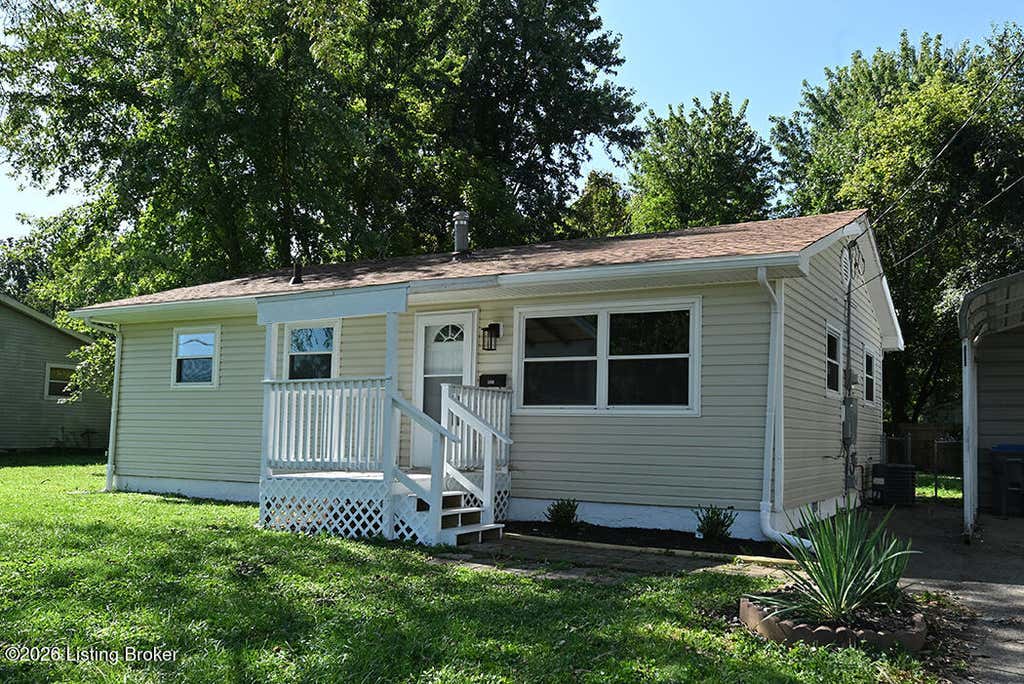 Photo of 5404 Catalina Ave, Louisville, KY 40272 (MLS # 1727058)