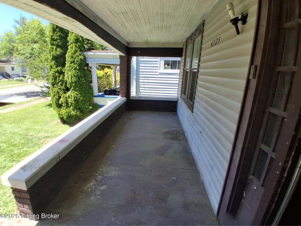 Photo of 4225 Vermont Ave, Louisville, KY 40211 (MLS # 1718488)