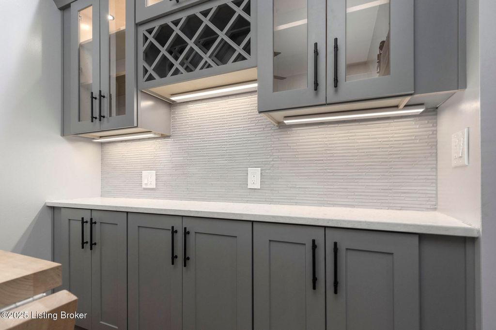 Photo of 456 E Lee St, Louisville, KY 40217 (MLS # 1705968)