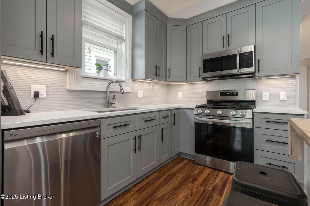 Photo of 456 E Lee St, Louisville, KY 40217 (MLS # 1705968)