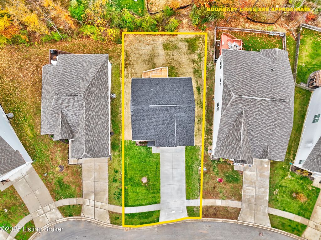 Photo of 3811 Misty Grove Ct, La Grange, KY 40031 (MLS # 1691590)