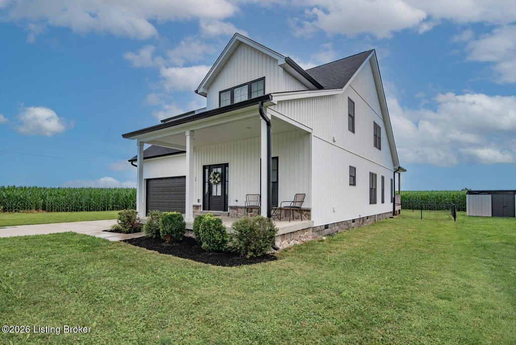 Photo of 1576 Stringer Ln, Mt Washington, KY 40047 (MLS # 1728684)