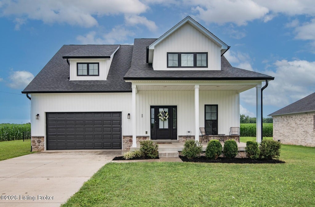 Photo of 1576 Stringer Ln, Mt Washington, KY 40047 (MLS # 1728684)