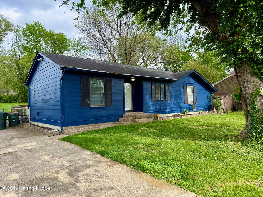 Photo of 4701 Haeringdon Ct, Louisville, KY 40299 (MLS # 1715042)