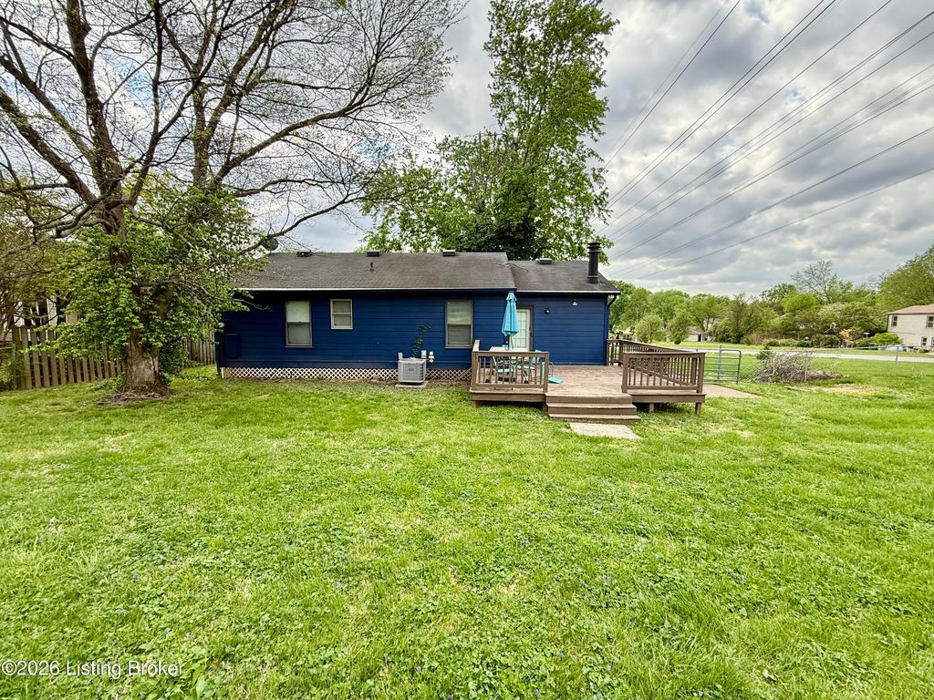 Photo of 4701 Haeringdon Ct, Louisville, KY 40299 (MLS # 1715042)