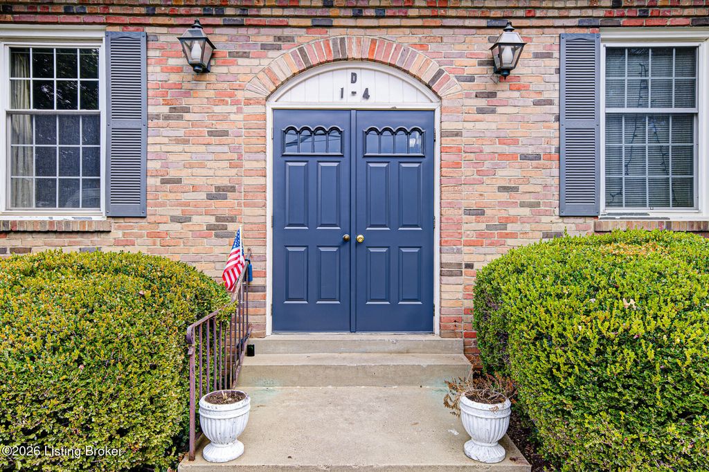 Photo of 521 Zorn Ave #APT D2, Louisville, KY 40206 (MLS # 1709505)