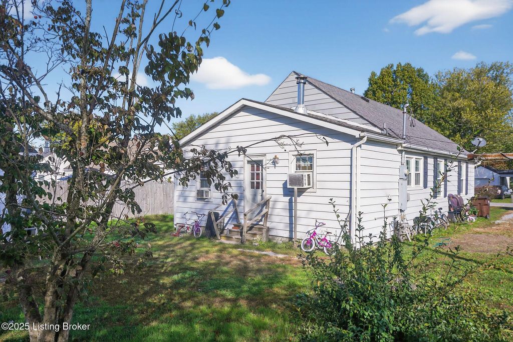 Photo of 106 Shearin Ave, Danville, KY 40422 (MLS # 1702142)